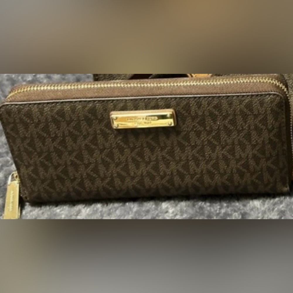 LIKE NEW Michael Kohrs MK Brown Gold Clutch Wallet